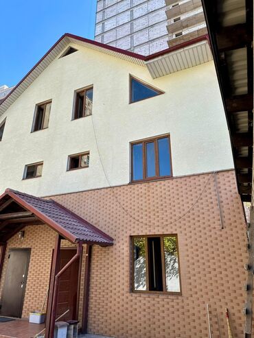 Долгосрочная аренда домов: 300 м², 5 комнат — 1