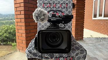 ses yazan cihaz: Sony HXR-MC2000 peşəkar videokamera Xüsusiyyətlər: - G seriyalı lens — 4