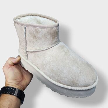Ugg obuća: Ugg čizmice NOVO

Novo
Brojevi 36 do 41

fb Moja Kupovina 1 — 15