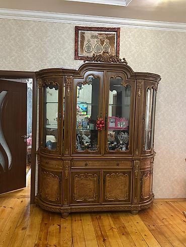 Bufetlər: Klassik üslubda iri vitrin-bufet - Material: ağac (təbii ağac — 5