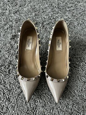 Женская обувь: Туфли-лодочки Valentino Garavani Rockstud - Модель: Rockstud с — 1