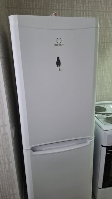 холодилник для дома: Холодильник Indesit, Б/у, Двухкамерный, 70 * 170 * 70