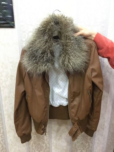 Куртки: Женская куртка Ajiotaje, S, цвет - Капучино