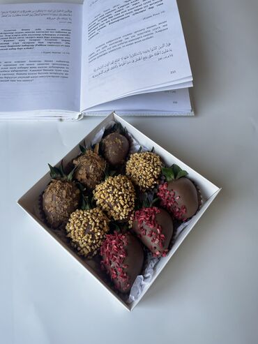 Кондитерские изделия, сладости: Клубника и Финики в шоколаде Подарок на 8марта Заранее оформляйте — 15