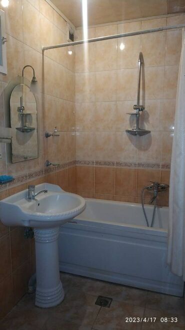 Uzunmüddətli kirayə mənzillər: Ev remontdan yeni cixib 4 ay boş qalib cemi. Ev esyasiz verilir, Su — 2