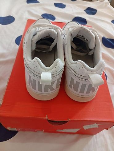 dhgate balenciaga triple s: Nike bele patike – koža, perforirane Broj 38,5. Velicina kalupa 24 cm — 2