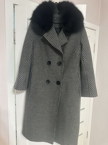 купить куртку женскую в бишкеке: Пальто, Классика, Осень-весна, По колено, Гусиная лапка, M