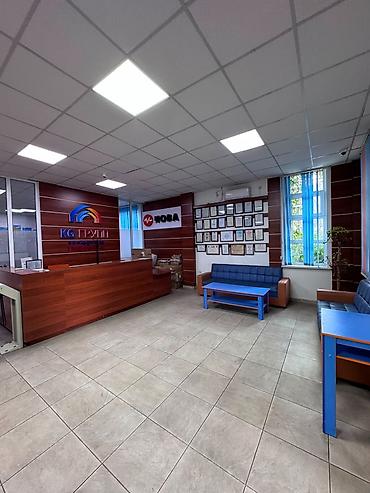 Коммерциялык мүлк: Ижарага Толугу менен кеңсе: 1100 м², Бизнес борборунда, Ремонту менен, Биринчи катар, Өзүнчө кире бериши менен — 9