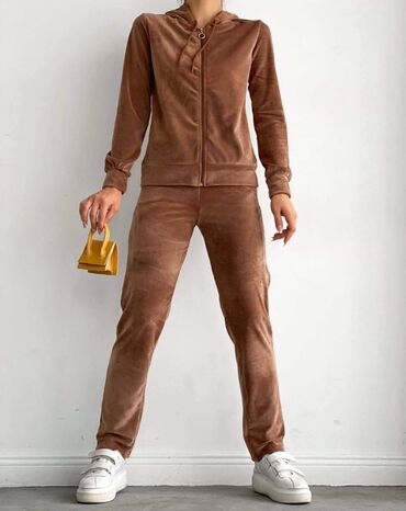 Kompleti: Plišani kompleti 
Vel : ( s m l xl xxl ) 

Cena : 3100 din — 8