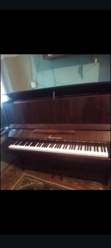 Midi-klaviaturalar: Pianino əla vəziyyətdə köklənibdir 380 manat ünvan Razin.Mətiş 5663