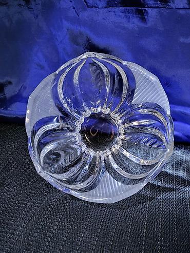 Činije: Cinija kristal,rucni rad,mat.delovi Jugoslavija 70te. Cinija pun — 3
