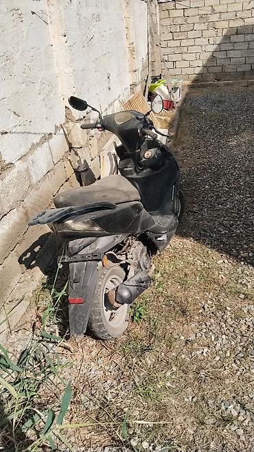 Mopedlər,skuterlər: Şəhər içi rahat sürüş üçün kompakt skuter. Xüsusiyyətlər: - Bədən — 8