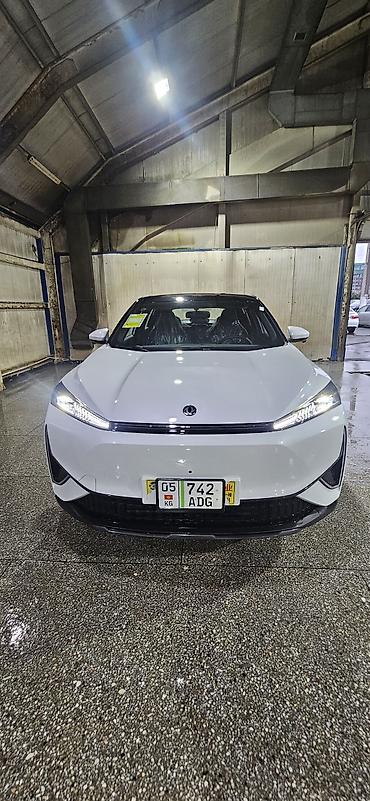 Другой электротранспорт: Электромобиль кроссовер (белый кузов, черная крыша) DONGFENG AEOLUS L7 — 1