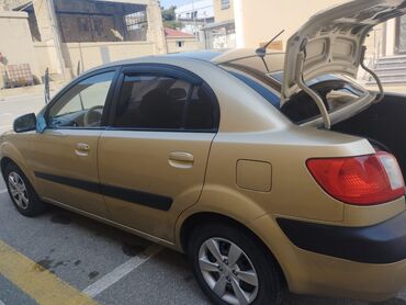 Kia Rio: 1.4 л | 2008 г. Седан