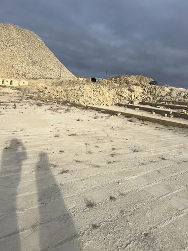 Kommersiya daşınmaz əmlakının satışı: Qaradağ rayonu Gülbaxt Ərazisi 4 hektar Daş karxanası. Dəyərindən ucuz — 9