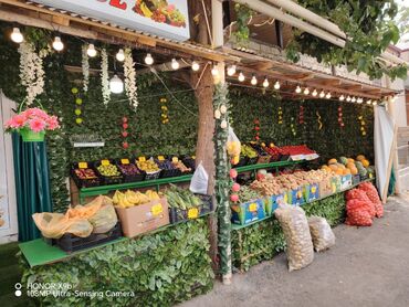 Варенье: Meyvə və tərəvəzlərin səliqəli şəkildə düzüldüyü açıq bazar