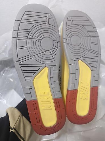 ağ krasofka: Nike Air Jordan 2 Low –SP ağ/qırmızı/sarı rəng palitrası - Model: Air — 3
