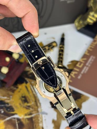 Aksesuarlar: Patek Philippe Nautilus – klassik lüks saat Xüsusiyyətlər: - Korpus — 8