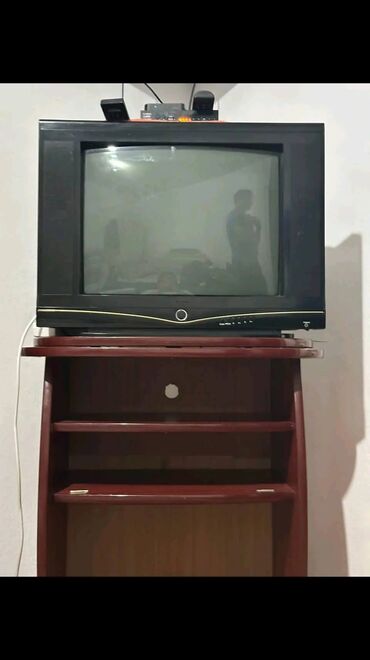 подставка под телевизор: Продается телевизор в хорошем состоянии с подставкой и приставкой