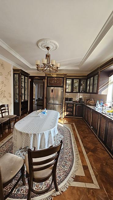 Продажа коттеджей и домов: Классический трехэтажный дом с благоустроенным двором и премиальной — 4