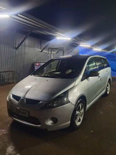 Mitsubishi: Mitsubishi Grandis: 2005 г., 2.4 л, Типтроник, Бензин, Минивэн at lalafo.kg — 10 Mitsubishi: Mitsubishi Grandis: 2005 г., 2.4 л, Типтроник, Бензин, Минивэн — 10