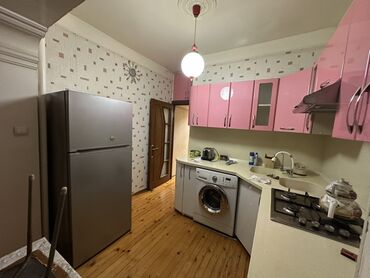 Uzunmüddətli kirayə mənzillər: 3 otaqlı mənzil – tam mebellə - Geniş, işıqlı qonaq otağı: tavandan — 5