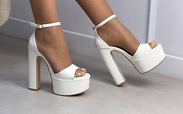Sandale: Ženske sandale na visoku platformu i blok štiklu - Model: otvoreni — 9