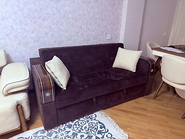 Divanlar: Qəhvəyi rəngdə kompakt divan - Ölçü: təxminən 2–2.1 m -Vəziyyəti- — 2