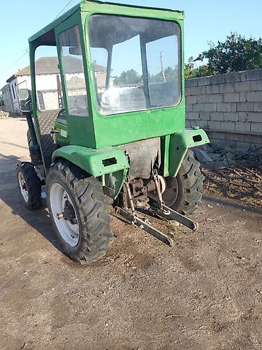 qoşqu yeri: Yaşıl rəngli mini traktor, kabinli. - Dizel mühərrik (suyutmalı) — 2