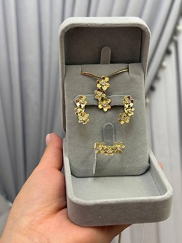 Наборы украшений: Наборы ювелирных украшений 1) Золотистый комплект с россыпью камней — 11