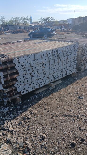 Dayaqlar: Dəmir dirək baglı sekilde 2.20 acıldıqda 3.80 cox yaxsı veziyettedir — 4