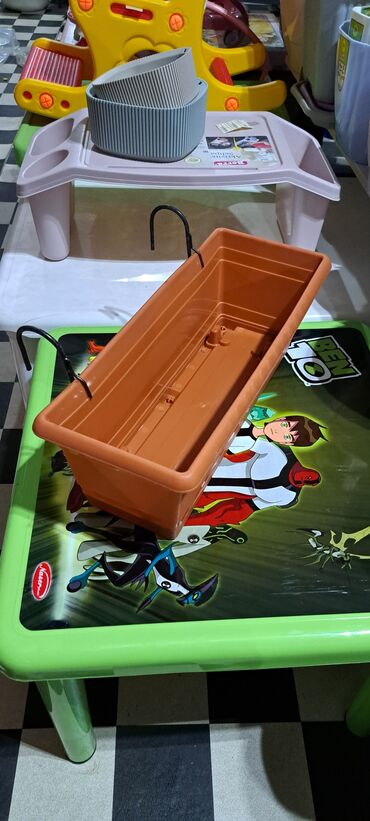 Bitkilər üçün dibçəklər: Dibcek dibcek qabi asma kvadrat balkon ag gul qabi asilan balkon — 12