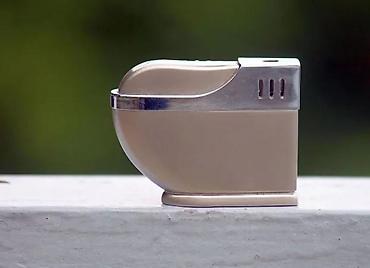 Upaljači i prateća oprema: Volkswagen Official VW lighter Vintage KENT AS, Karo upaljač. Cena za — 8