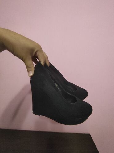 обувь женская 41 размер: Туфли 36, цвет - Черный