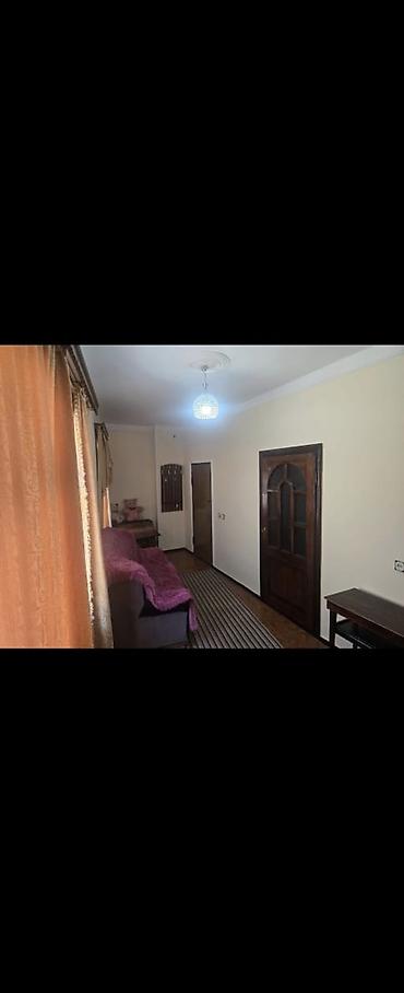 xutor ev: Kirayə ev. Xutorda 1böyük otaqlı və böyük balkonu var. Hər bir şəraiti — 2