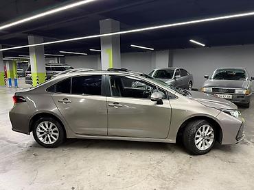 byd e3: Toyota Corolla: 2020 г., 1.8 л, Автомат, Гибрид, Седан — 2