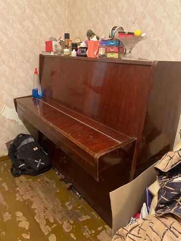taxt doseklerinin satisi: Köhne pianino ТЕРЕК ФОРТЕПИАНО Köklenmelidi, bele her handı bir