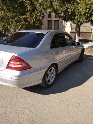 Mercedes-Benz: Mercedes-Benz 240: 2.4 l | 2005 il Sedan — 10
