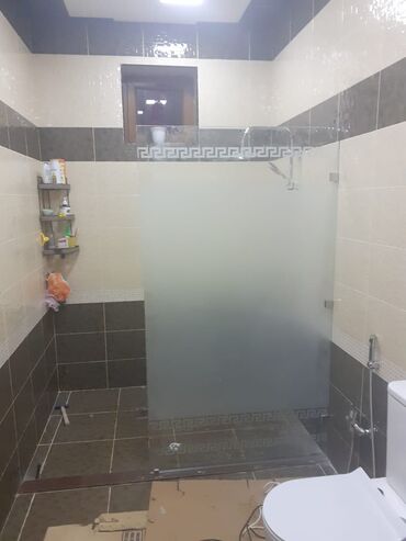 Duş kabinaları, arakəsmələr: Yeni Arakəsmə, Düzbucaqlı, Pulsuz çatdırılma — 19