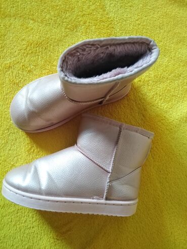 cizme za sneg deca: Ugg boots, UGG, Size - 33