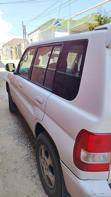 bez kraska aletleri: Mitsubishi Pajero iO (GDI) – ağ rəngli, 5 qapılı kompakt SUV — 1