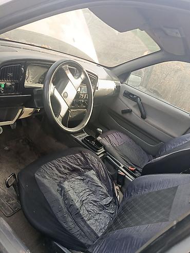 Volkswagen Passat: 1989 г., 1.8 л, Бензин, Седан — 5