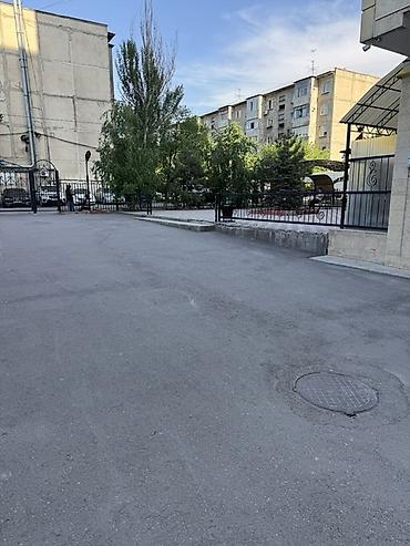 Аквариумы: СРОЧНО! Продается 3-комнатная квартира в микрорайон Кок-Жаре(г — 5