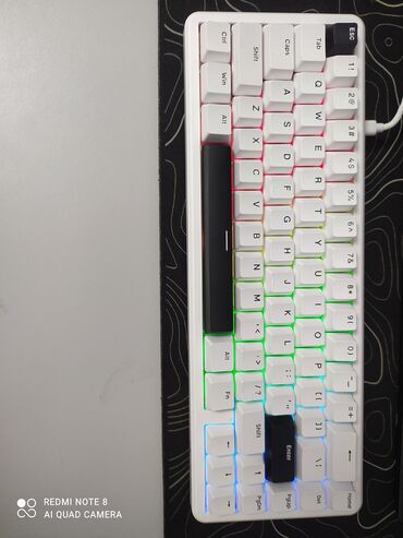 Klaviaturalar: RGB işıqlanmaya malik kompakt mexaniki klaviatura,yanlız 1 ay işlənib