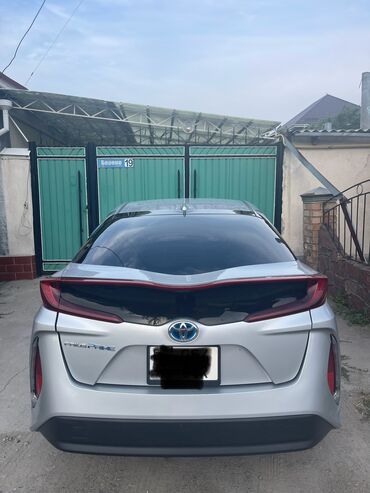 авто в рассрочку без банка без первоначального взноса в бишкеке: Toyota Prius: 2017 г., 1.8 л, Вариатор, Гибрид, Хэтчбэк