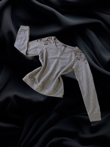 Majice dugačkih rukava: Majice, bluze po 400 dinara🟨 — 18