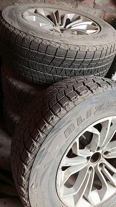 набор щеток: Комплект зимних шин Bridgestone Blizzak DMV2 на литых дисках — 1