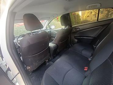 тает: Toyota Prius: 2018 г., 1.8 л, Автомат, Гибрид, Хэтчбэк — 7