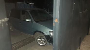 разбитые авто: Mazda Demio: 2000 г., Минивэн — 4