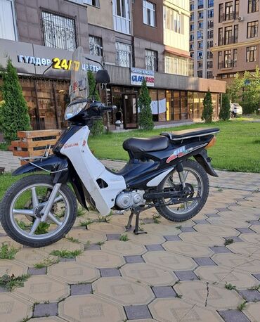 трехколесный скутер для доставки: Скутеретта Daelim, 125 куб. см, Бензин